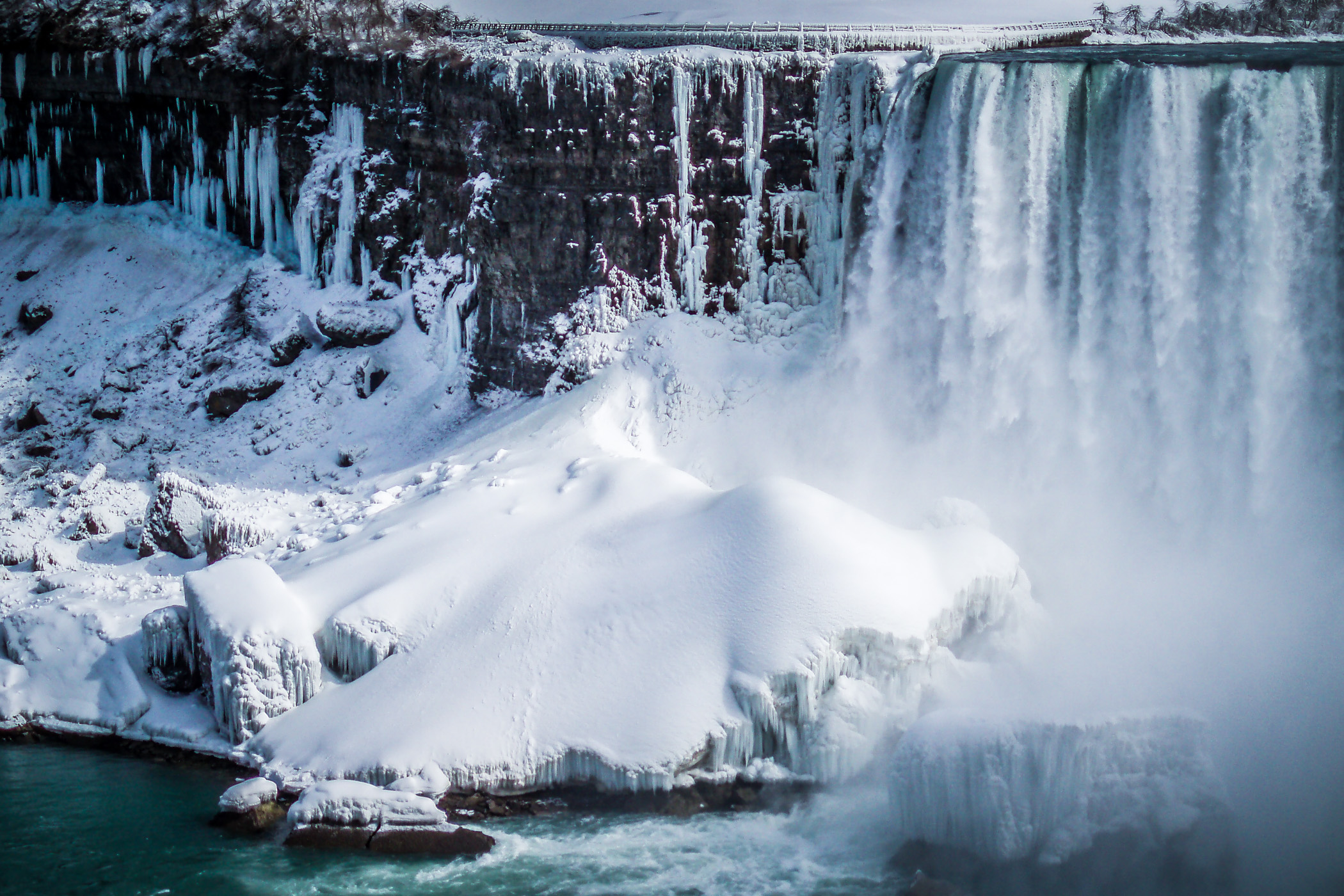 The American Falls at Niagara Falls, frozen in the winter of 2006.