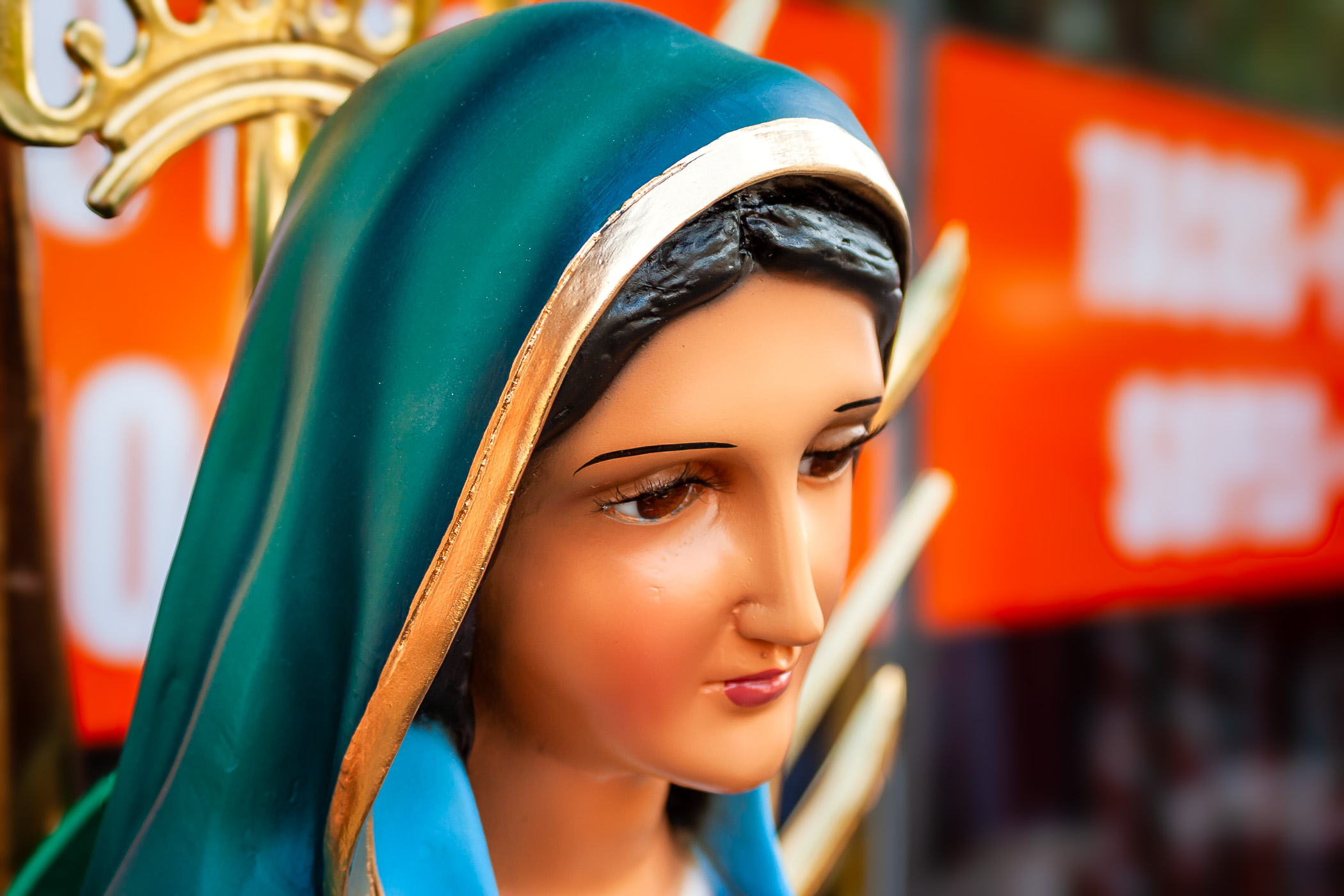 A statue of the Virgin Mary spotted in Oak Cliff, Dallas.