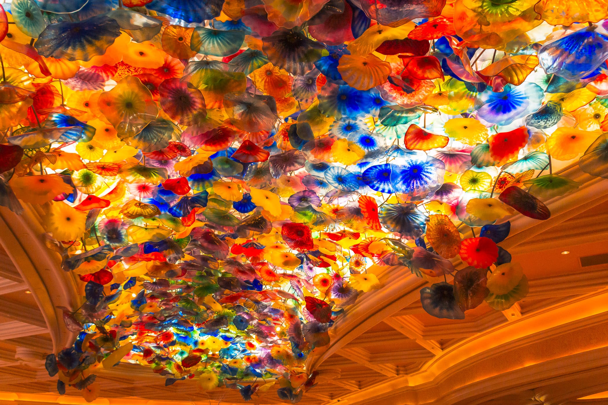 Glass artist Dale Chihuly’s Fiori di Como, composed of over 2,000 hand-blown glass flowers, covers 2,000 square feet of the lobby ceiling inside Las Vegas’ Bellagio Hotel and Casino.
