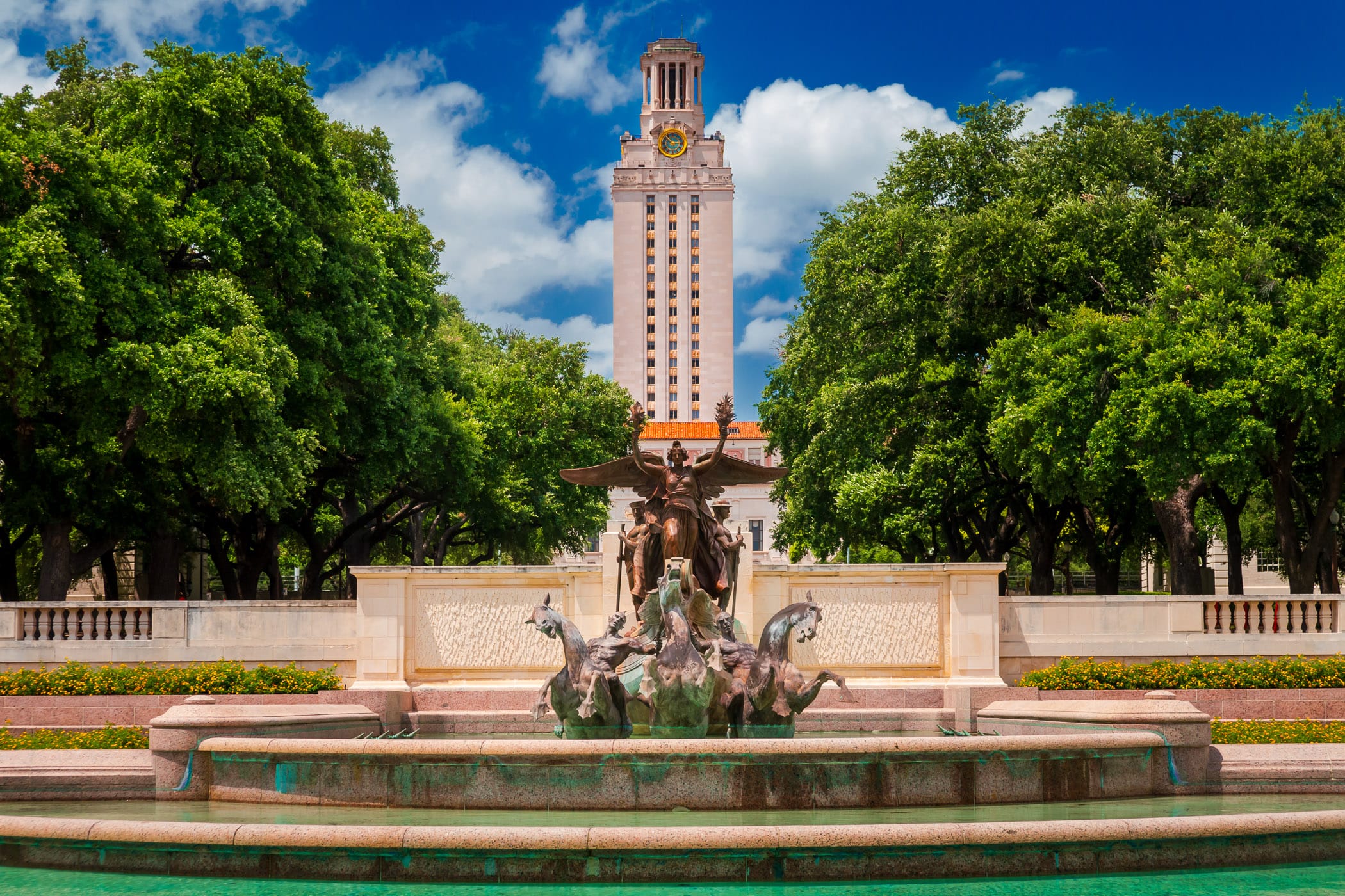 The Littlefield Fountain—a memorial to University of Texas students and alumni who died in World War I sculpted by Pompeo Coppini—is overshadowed by the University's Main Building in Austin.