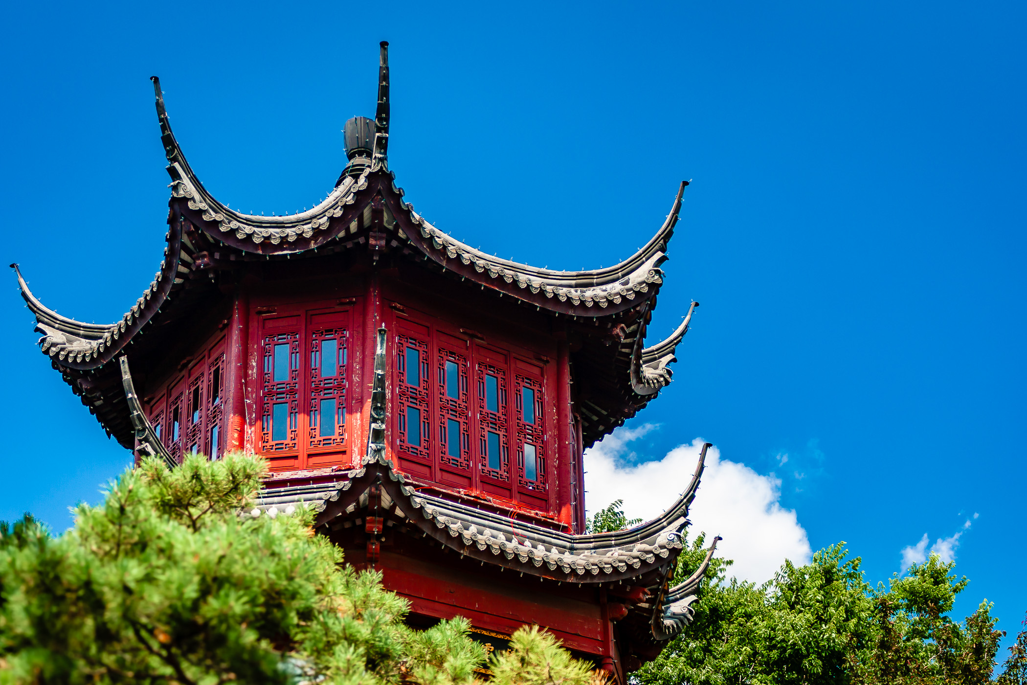 A pagoda nestled amongst the trees at the Chinese Garden in the Jardin botanique de Montréal.