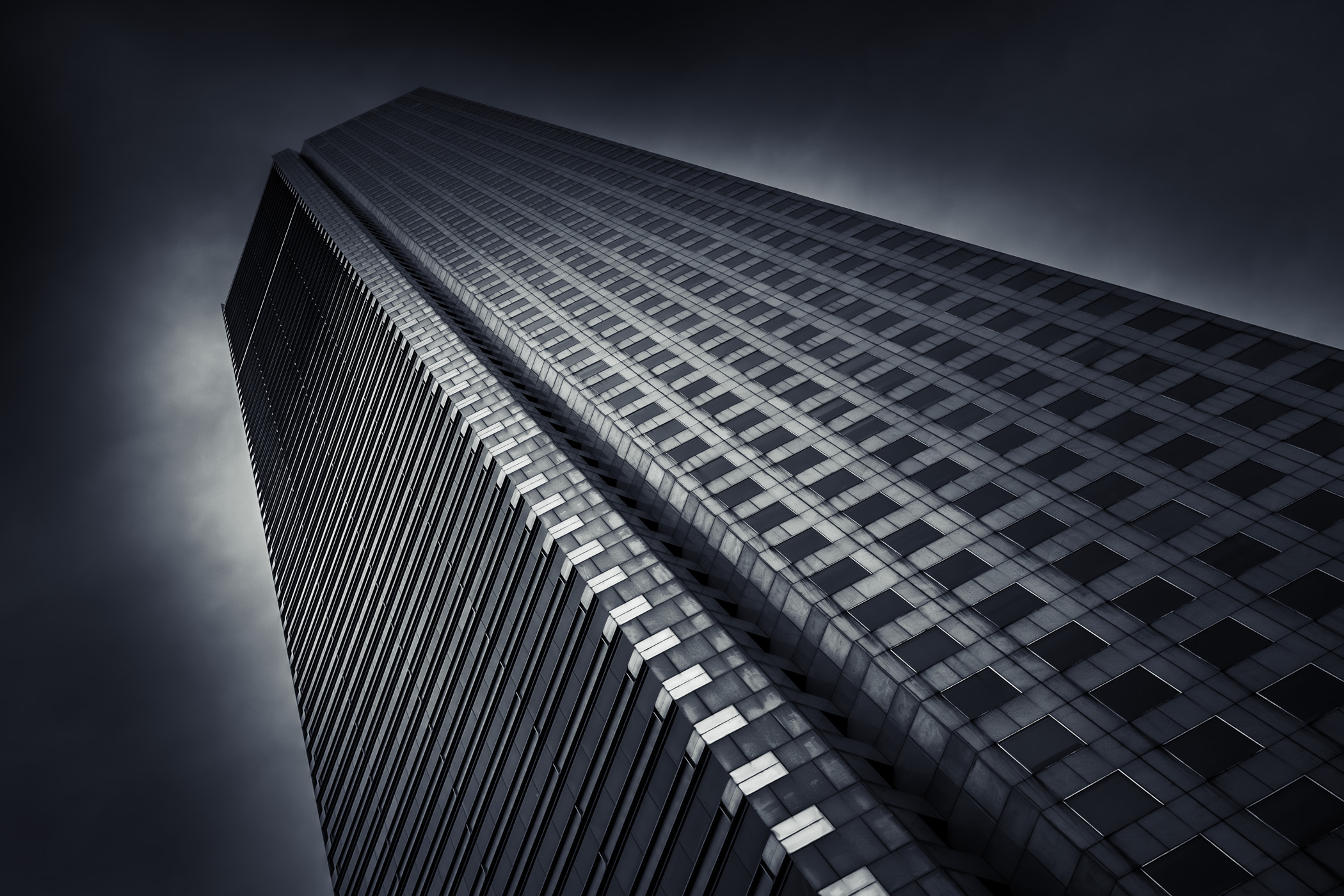 The 1,002 foot (305m) tall JP Morgan Chase Tower scrapes the sky in Downtown Houston.