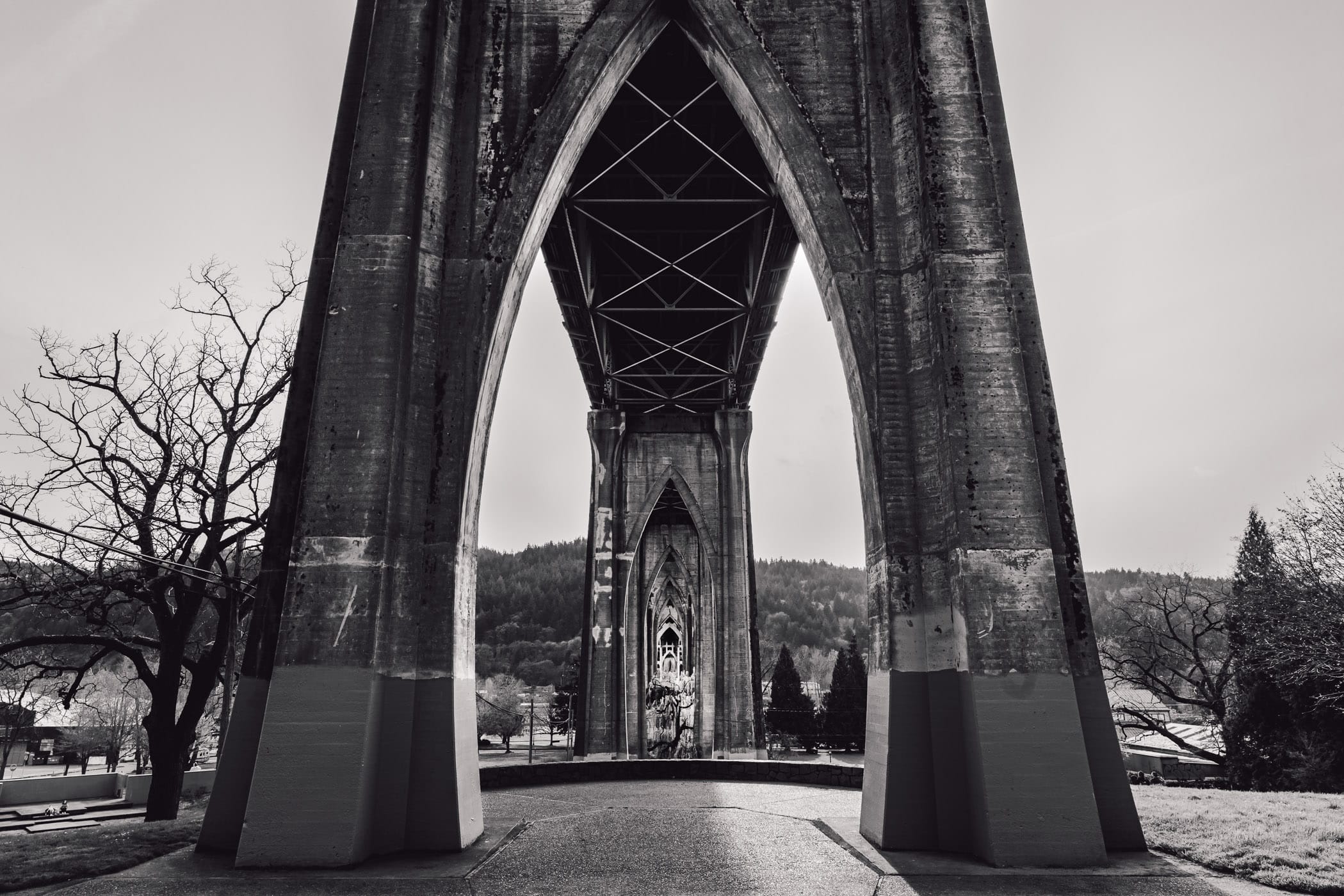 The St. Johns Bridge spans the Willamette River in Portland, Oregon.